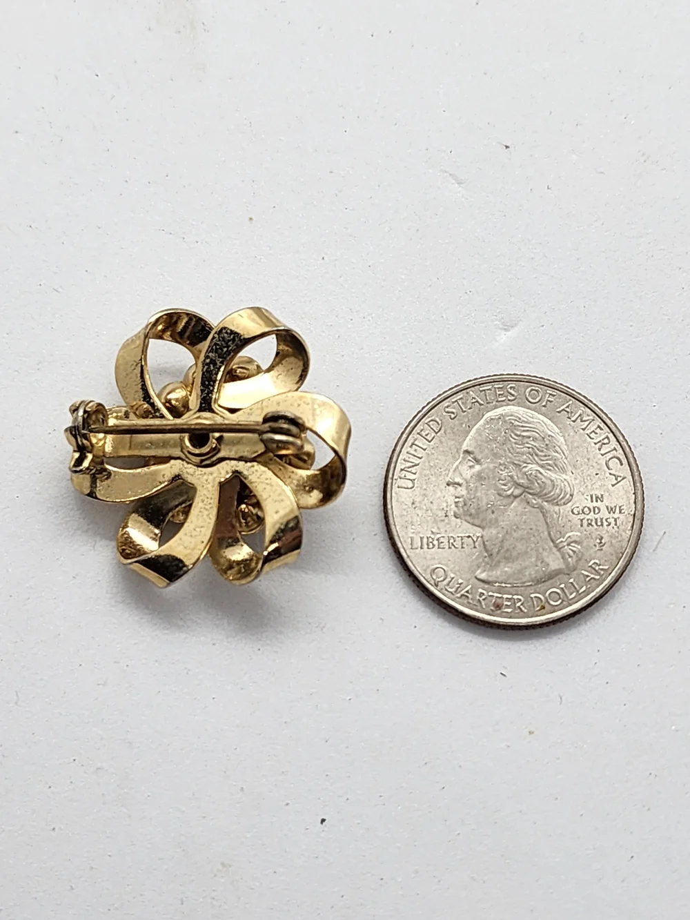 ✨️ 5 For 25 ✨️Gold Cameo Flower Brooch with Clear Crystals - Vintage-Inspired